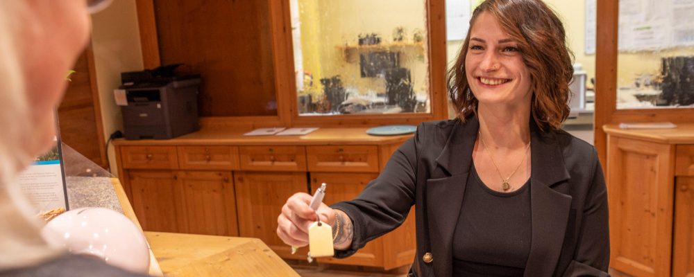 Stellenanzeige Empfang